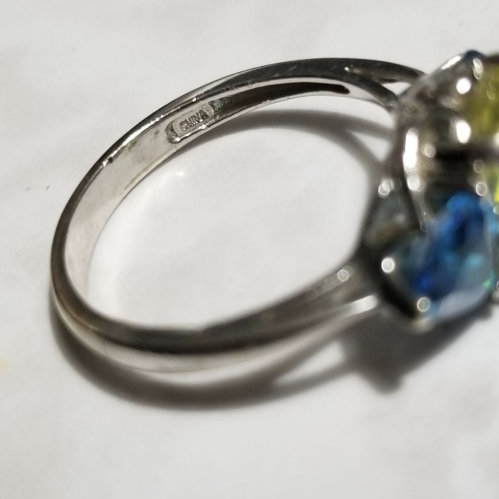 10k White Gold Aqua & Yellow Emerald Trillion cut three stone ring - Picture 5 of 10